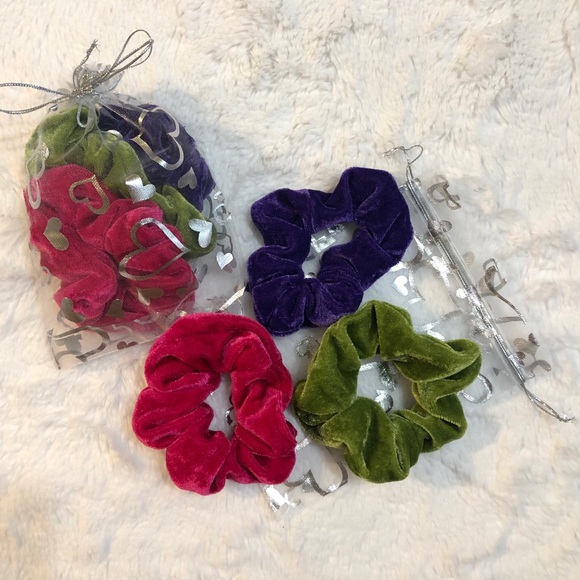**❣️SOLD❣️**✨🆕NEW💗VELVET HAIR SCRUNCHIES SET💗 - Picture 6 of 6